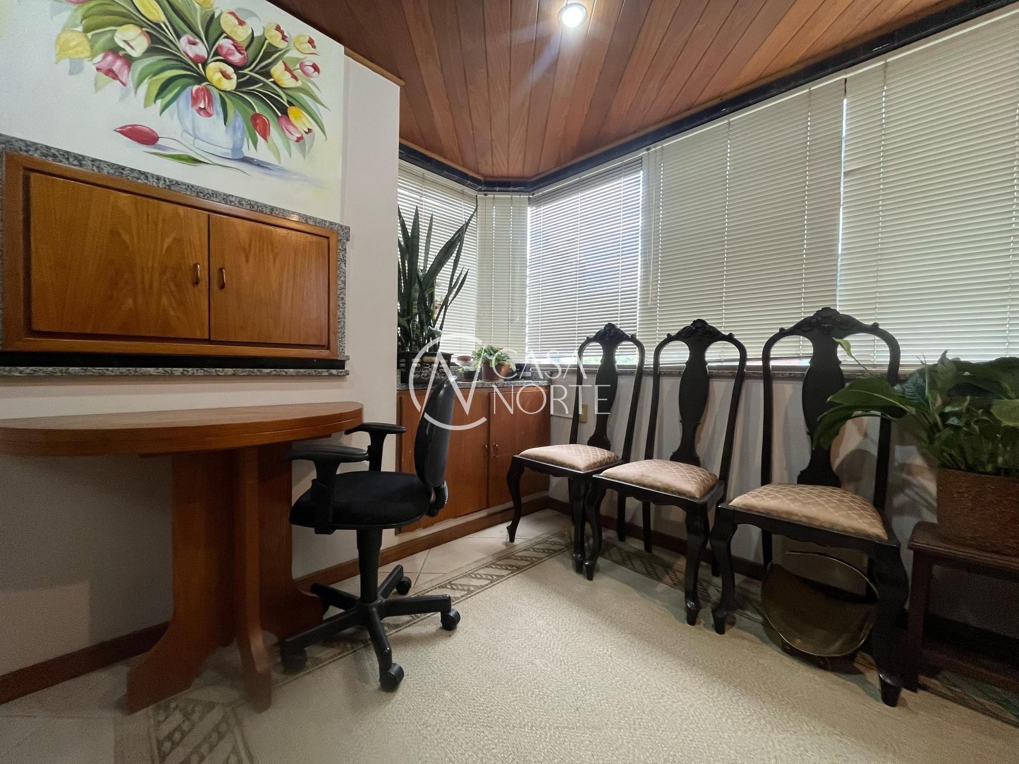 Apartamento à venda com 3 quartos, 163m², 1 suíte, 2 vagas, Rua Carlos Trein Filho no bairro Auxiliadora em Porto Alegre