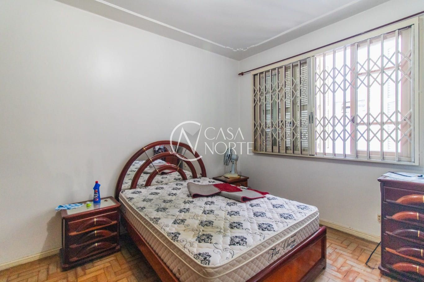 Apartamento à venda com 2 quartos, 77m², Rua Santana no bairro Farroupilha em Porto Alegre