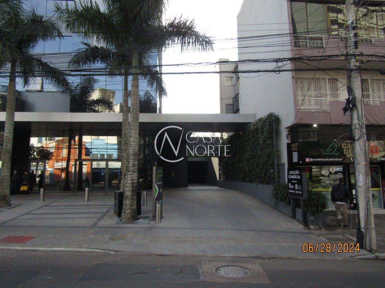 Sala Comercial à venda , 30m², Avenida Cristóvão Colombo no bairro Floresta em Porto Alegre