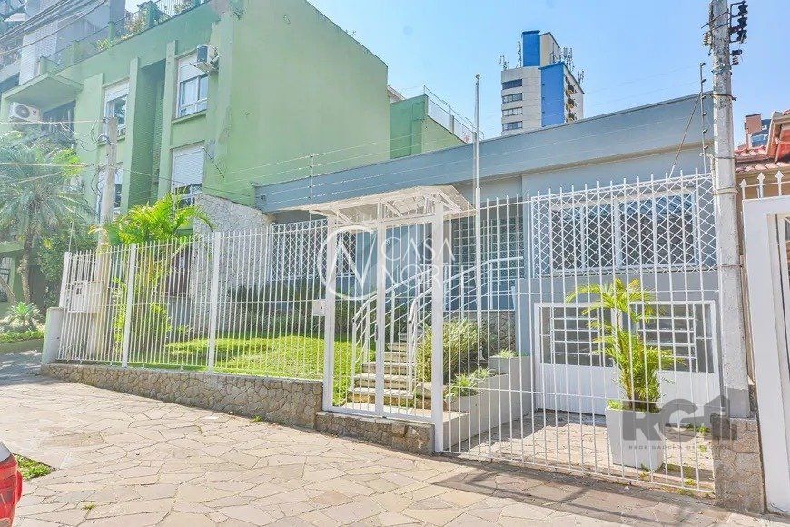 Casa à venda com 4 quartos, 660m², Rua Coronel Corte Real no bairro Petrópolis em Porto Alegre