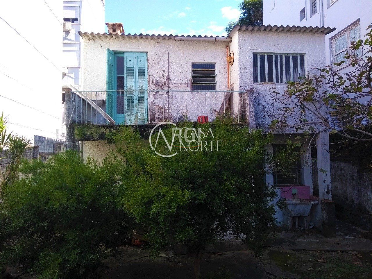 Casa à venda com 3 quartos, 792m², 1 vaga, Rua São Vicente no bairro Rio Branco em Porto Alegre