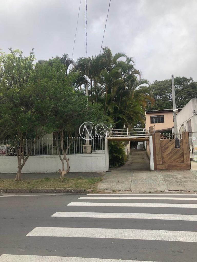 Casa à venda com 3 quartos, 200m², 1 suíte, 9 vagas, Rua Verissimo Rosa no bairro Partenon em Porto Alegre