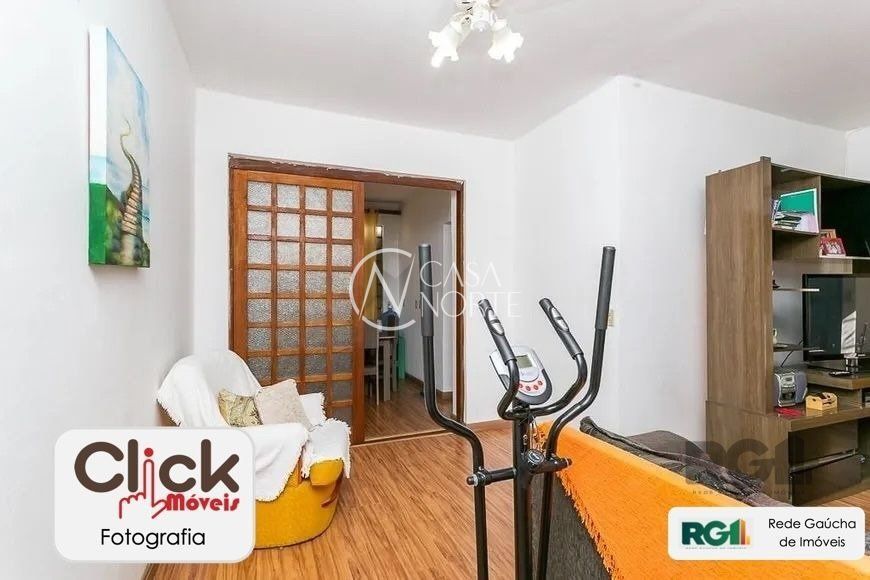 Casa à venda com 3 quartos, 123m², 2 vagas, Avenida Andaraí no bairro Passo da Areia em Porto Alegre