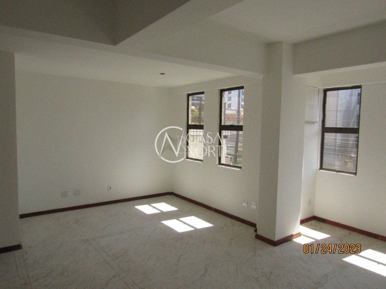 Sala Comercial à venda , 37m², 1 vaga, Avenida Getúlio Vargas no bairro Menino Deus em Porto Alegre