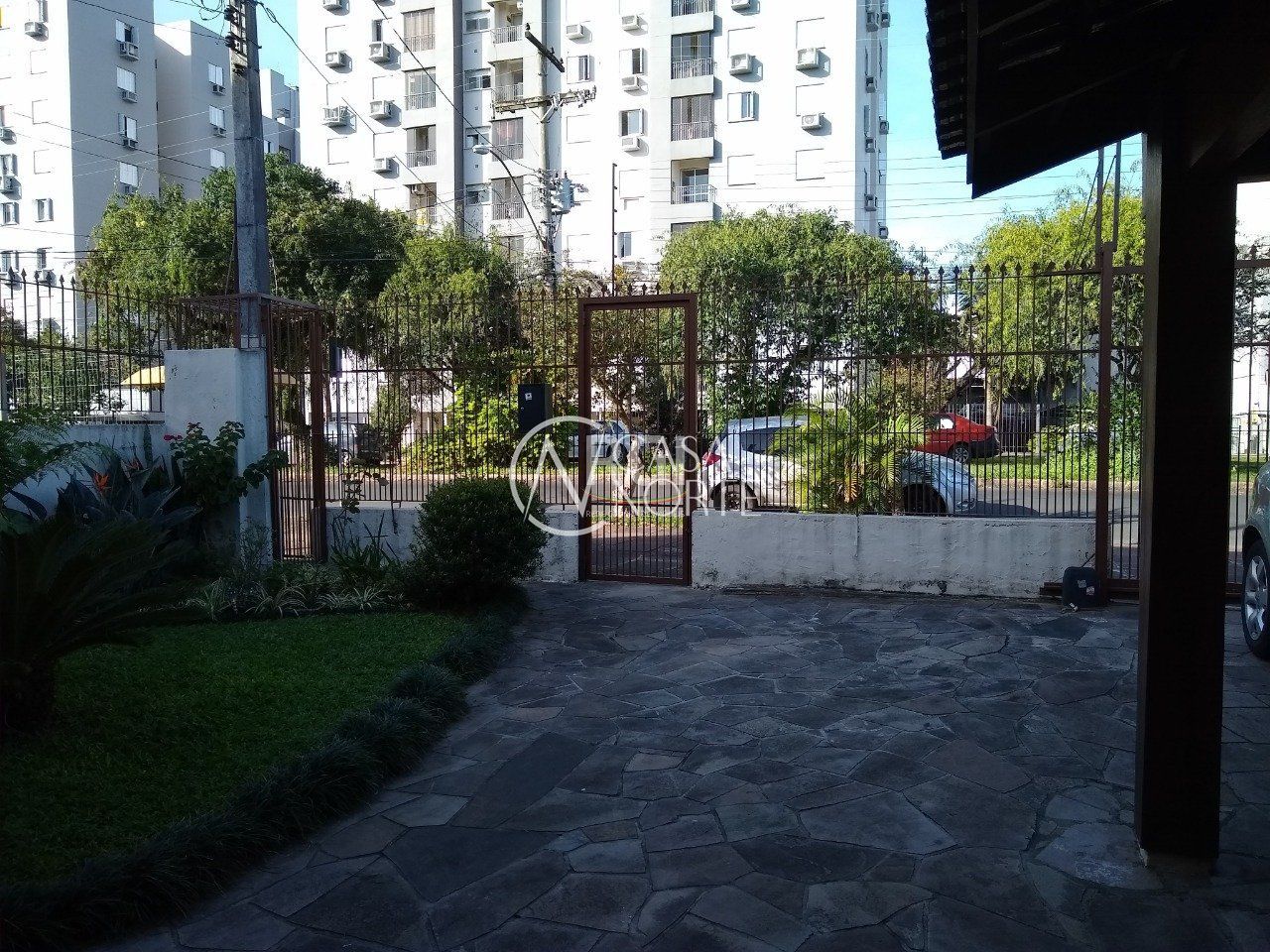 Casa à venda com 3 quartos, 280m², Rua Engenheiro Frederico Dahne no bairro Sarandi em Porto Alegre