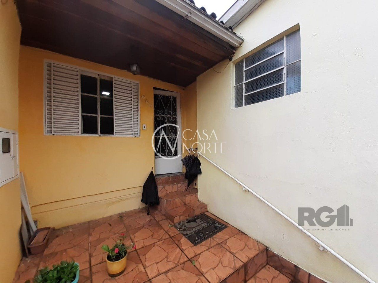 Casa à venda com 2 quartos, 36m², 1 vaga, Rua Terezinha Turcato no bairro Costa e Silva em Porto Alegre