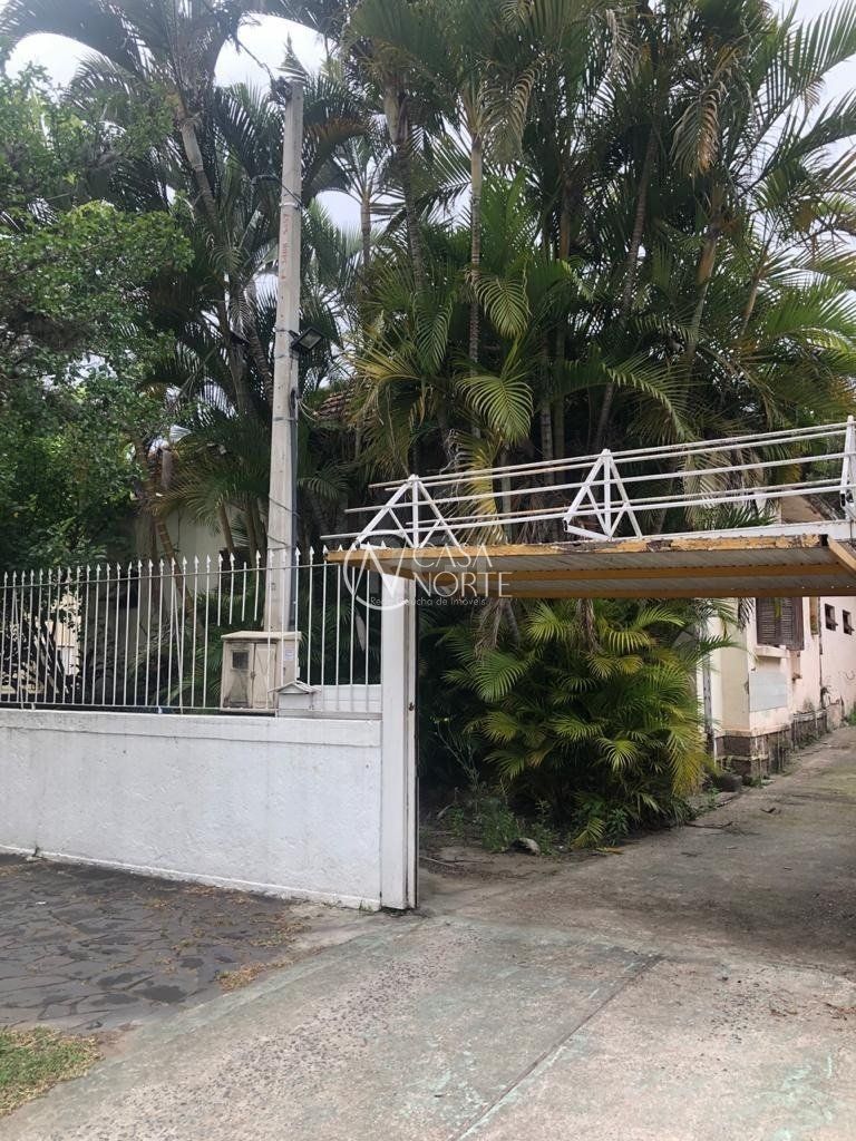 Casa à venda com 3 quartos, 200m², 1 suíte, 9 vagas, Rua Verissimo Rosa no bairro Partenon em Porto Alegre