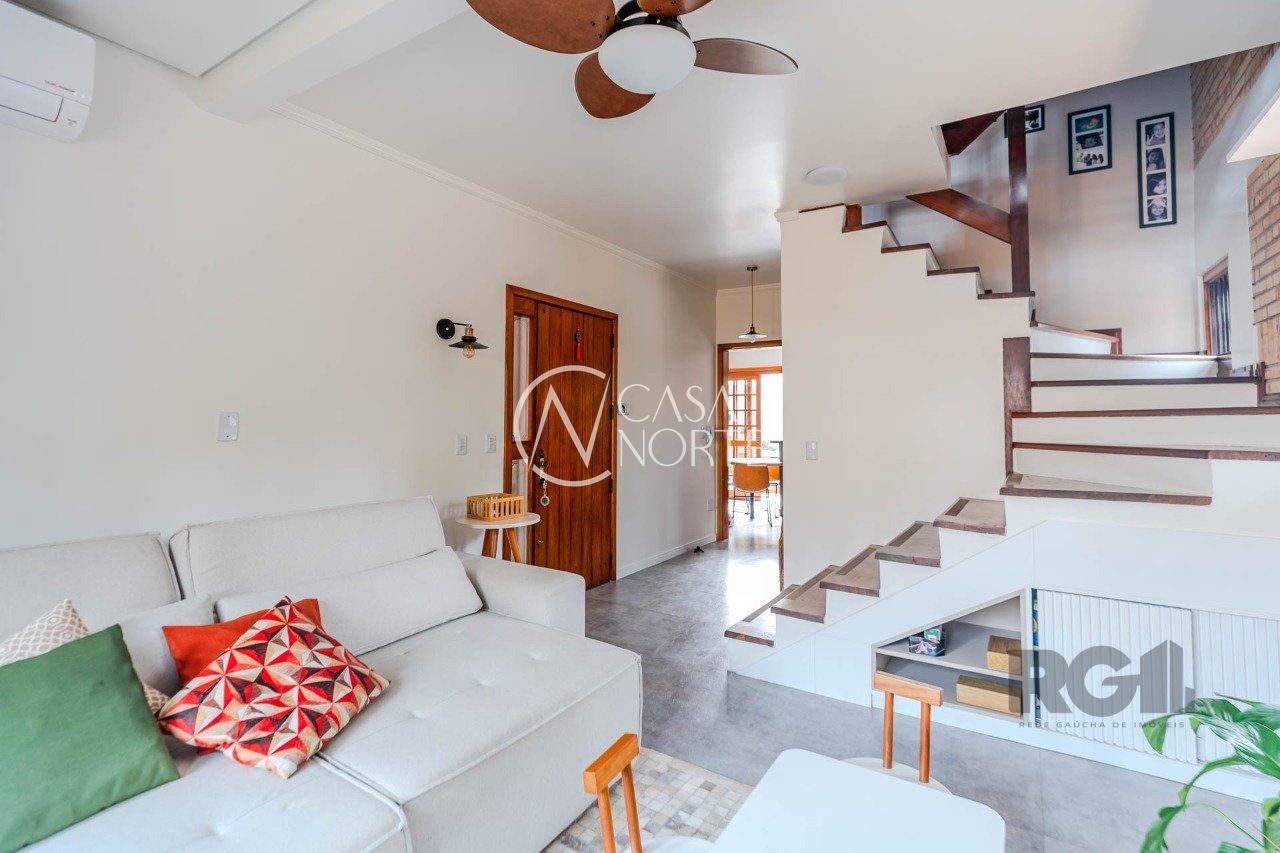 Casa de Condomínio à venda com 3 quartos, 220m², 1 suíte, 2 vagas, Rua João Mendes Ouriques no bairro Jardim Isabel em Porto Alegre