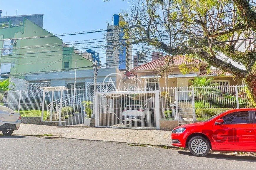 Casa à venda com 4 quartos, 660m², Rua Coronel Corte Real no bairro Petrópolis em Porto Alegre