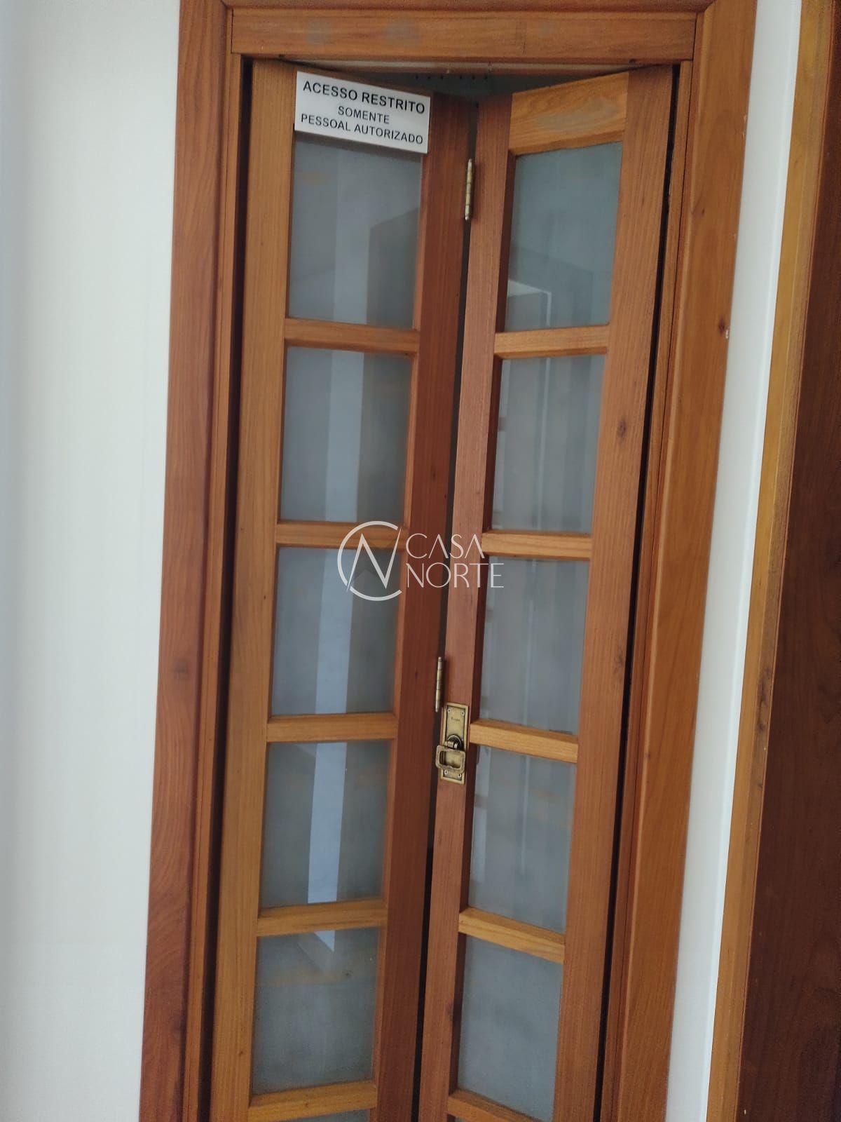 Sala Comercial à venda com 1 quarto, 35m², 1 vaga, Rua General Neto no bairro Floresta em Porto Alegre