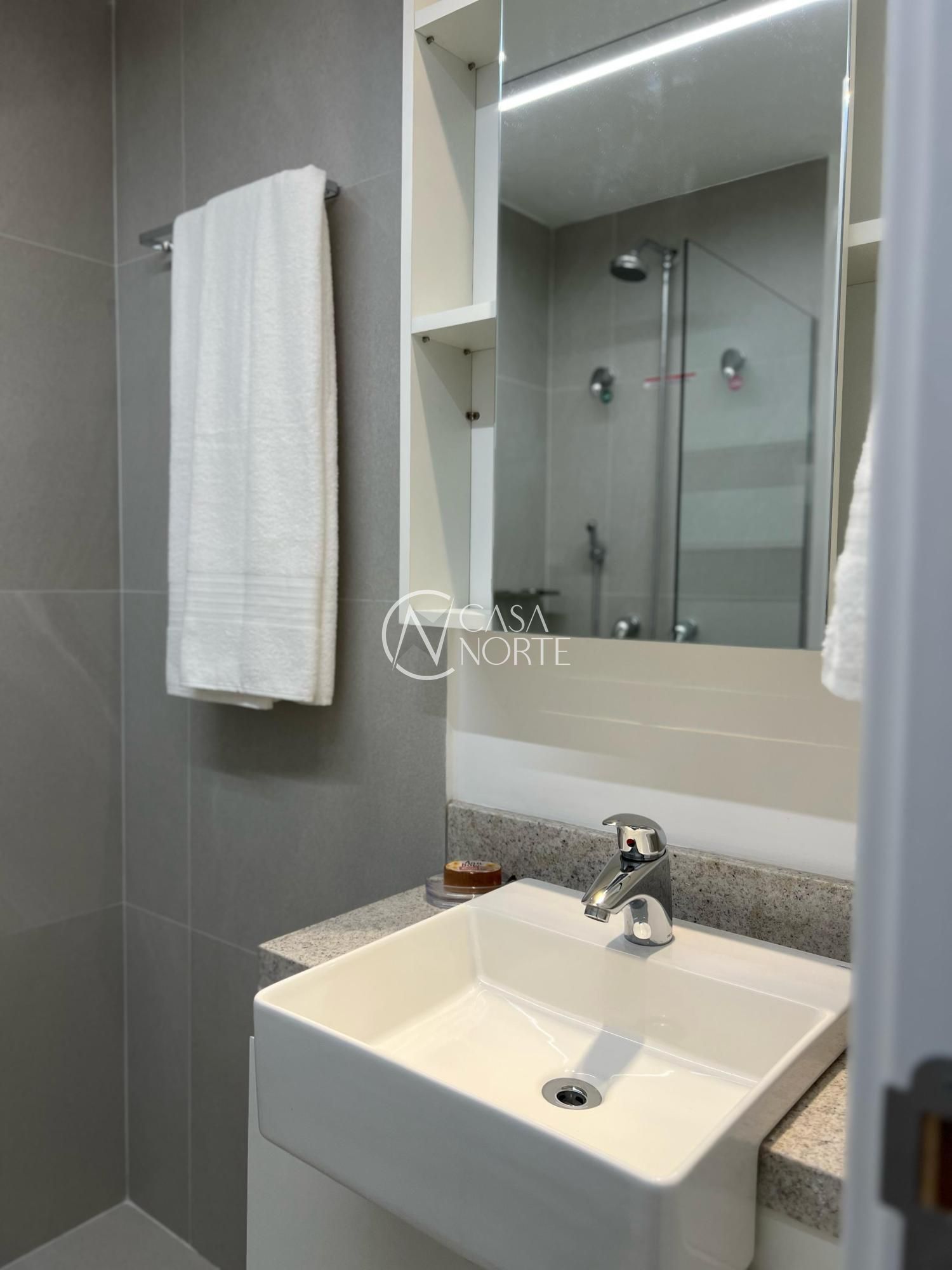 Apartamento à venda com 1 quarto, 28m², 1 suíte, 1 vaga, Rua Casemiro de Abreu no bairro Bela Vista em Porto Alegre