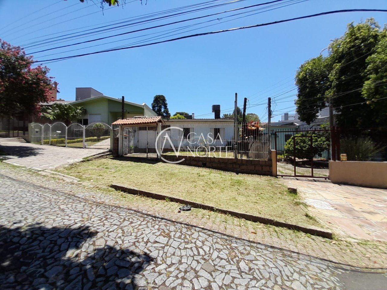 Terreno à venda  com 425m², Rua Fontoura Xavier no bairro Jardim São Pedro em Porto Alegre