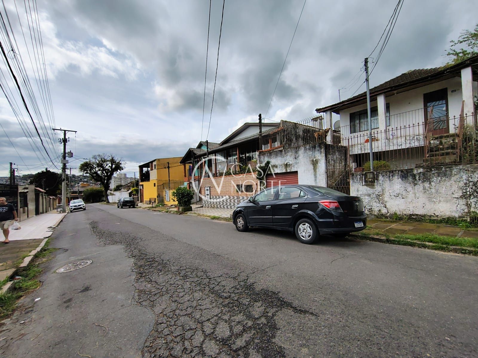 Casa à venda com 3 quartos, 200m², 3 vagas, Rua Alberto Nepomuceno no bairro Jardim Carvalho em Porto Alegre