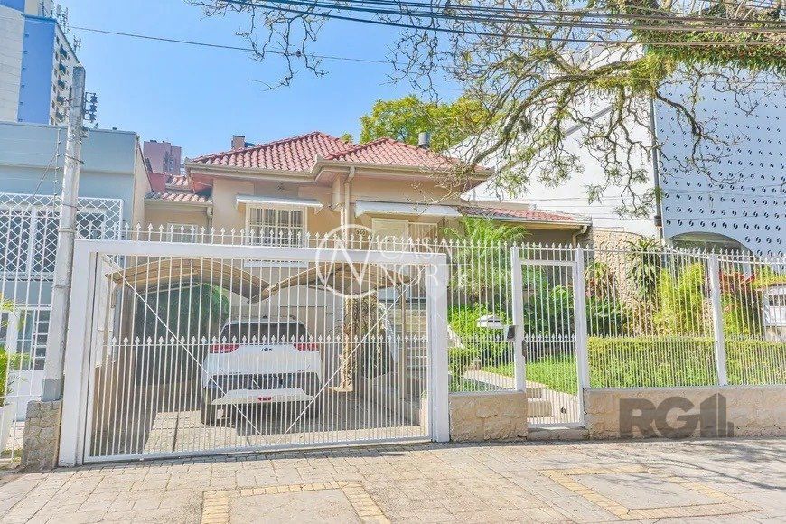 Casa à venda com 4 quartos, 660m², Rua Coronel Corte Real no bairro Petrópolis em Porto Alegre