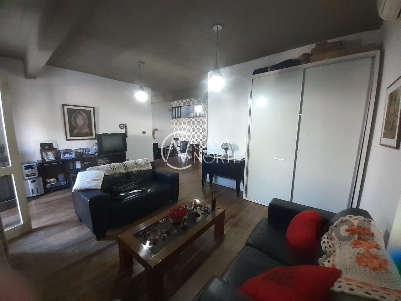 Casa à venda com 3 quartos, 254m², 1 suíte, 4 vagas, Rua Eurico Lara no bairro Medianeira em Porto Alegre