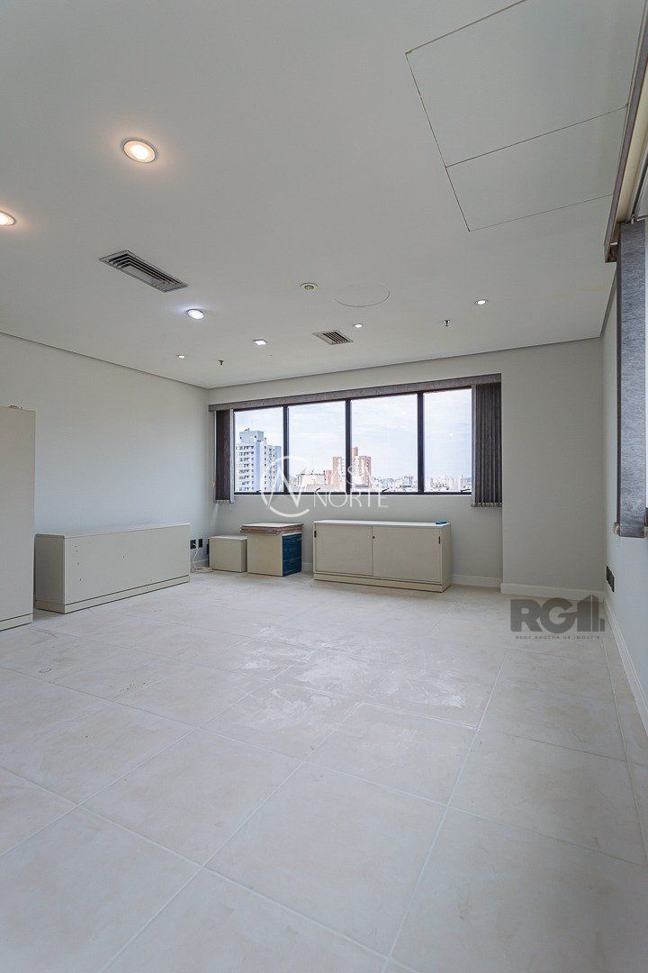 Sala Comercial à venda , 34m², 1 vaga, Avenida Getúlio Vargas no bairro Menino Deus em Porto Alegre