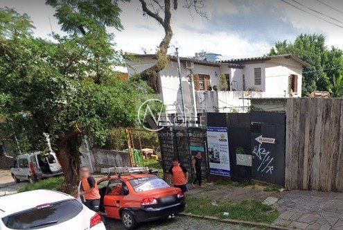 Casa à venda com 2 quartos, 182m², 1 vaga, Rua Coronel Paulino Teixeira no bairro Rio Branco em Porto Alegre