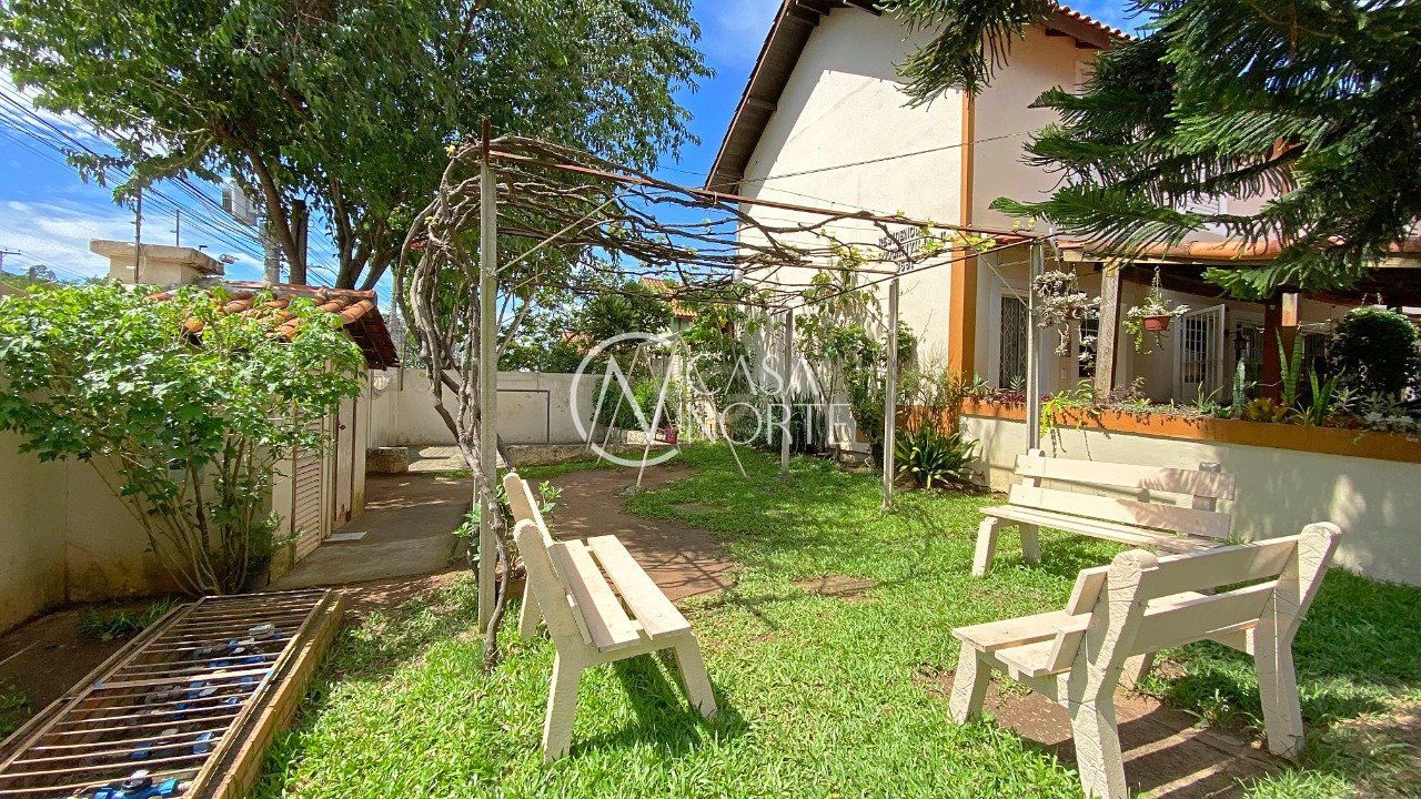 Sobrado à venda com 2 quartos, 86m², 1 suíte, 1 vaga, Avenida Juca Batista no bairro Hípica em Porto Alegre