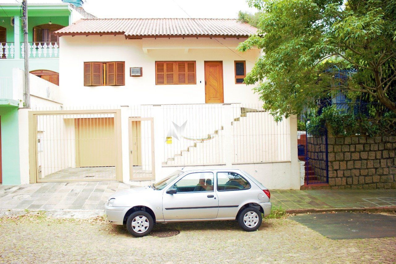 Casa à venda com 2 quartos, 235m², 3 vagas, Rua Cezimbra Jaques no bairro Medianeira em Porto Alegre