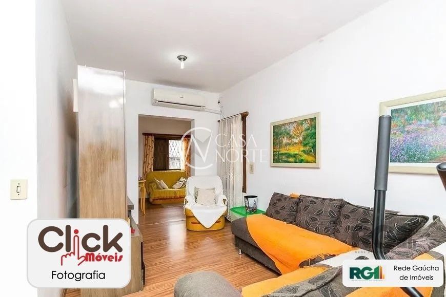 Casa à venda com 3 quartos, 123m², 2 vagas, Avenida Andaraí no bairro Passo da Areia em Porto Alegre