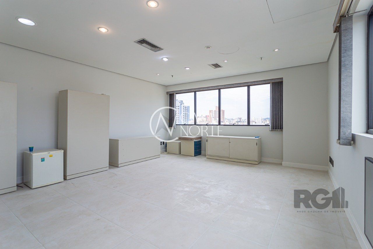 Sala Comercial à venda , 34m², 1 vaga, Avenida Getúlio Vargas no bairro Menino Deus em Porto Alegre