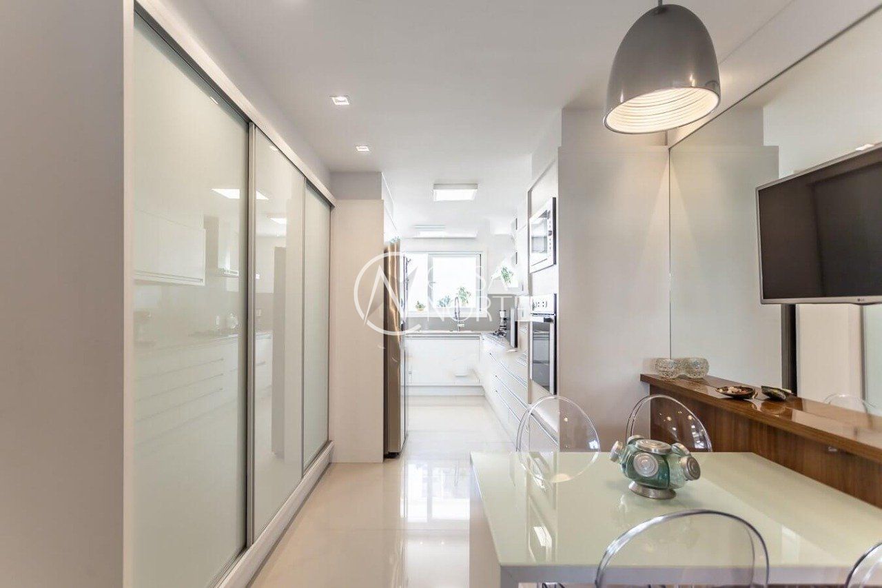 Apartamento à venda com 3 quartos, 207m², 3 suítes, 3 vagas, Rua Doutor Lauro de Oliveira no bairro Rio Branco em Porto Alegre