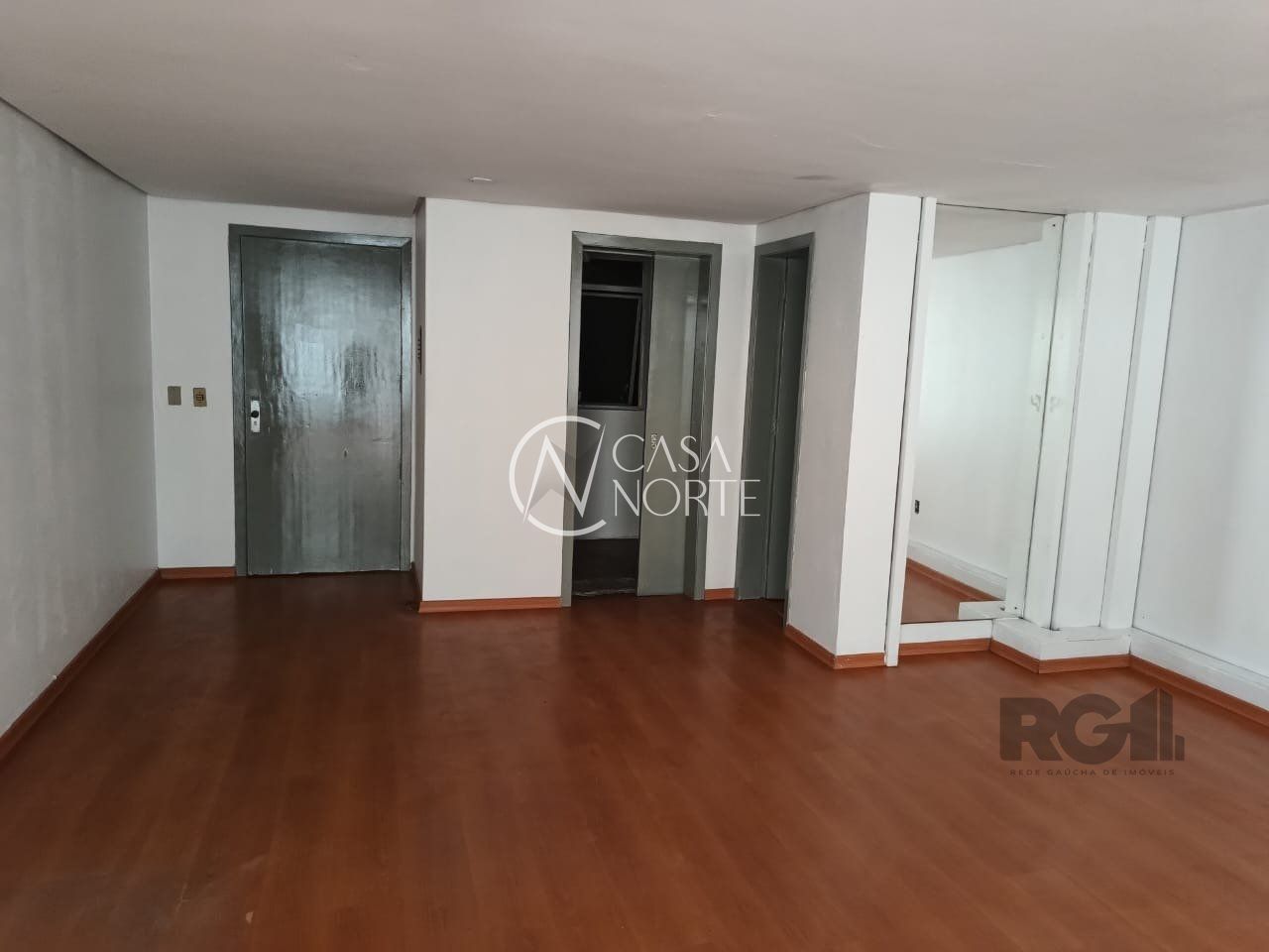 Sala Comercial à venda , 39m², Avenida Benjamin Constant no bairro São João em Porto Alegre