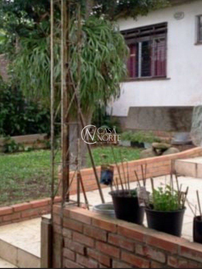 Casa à venda com 3 quartos, 283m², 1 suíte, 2 vagas, Avenida General Barreto Viana no bairro Chácara das Pedras em Porto Alegre