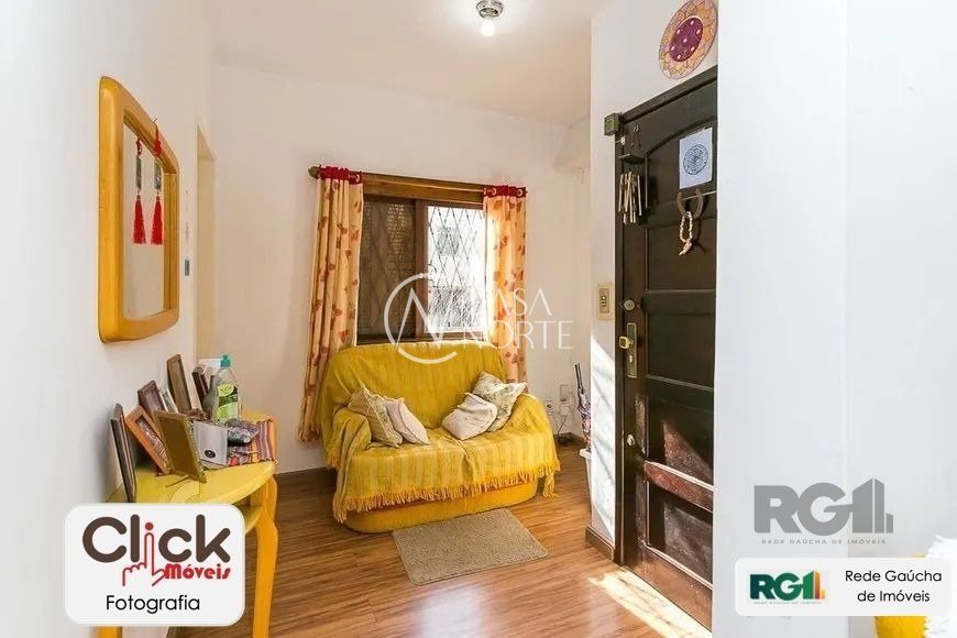 Casa à venda com 3 quartos, 123m², 2 vagas, Avenida Andaraí no bairro Passo da Areia em Porto Alegre