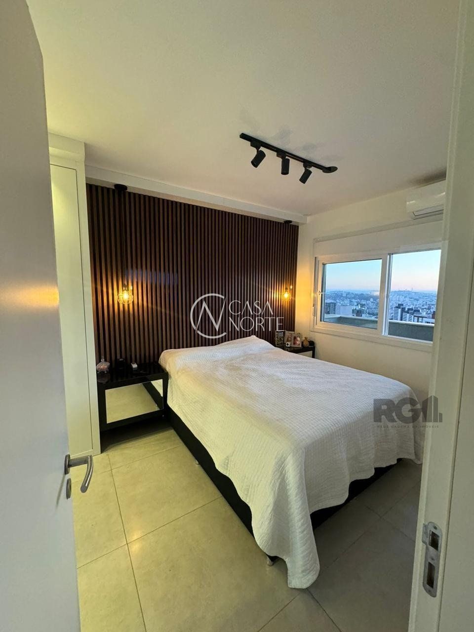 Apartamento à venda com 1 quarto, 51m², 1 suíte, 1 vaga, Rua Gutemberg no bairro Petrópolis em Porto Alegre