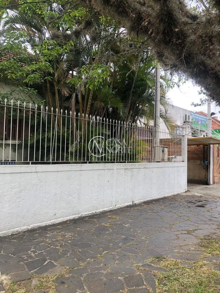 Casa à venda com 3 quartos, 200m², 1 suíte, 9 vagas, Rua Verissimo Rosa no bairro Partenon em Porto Alegre