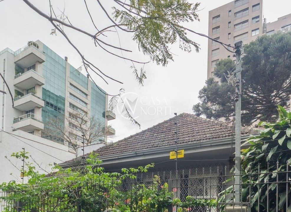 Casa à venda com 4 quartos, 150m², 1 suíte, 1 vaga, Avenida Palmeira no bairro Petrópolis em Porto Alegre