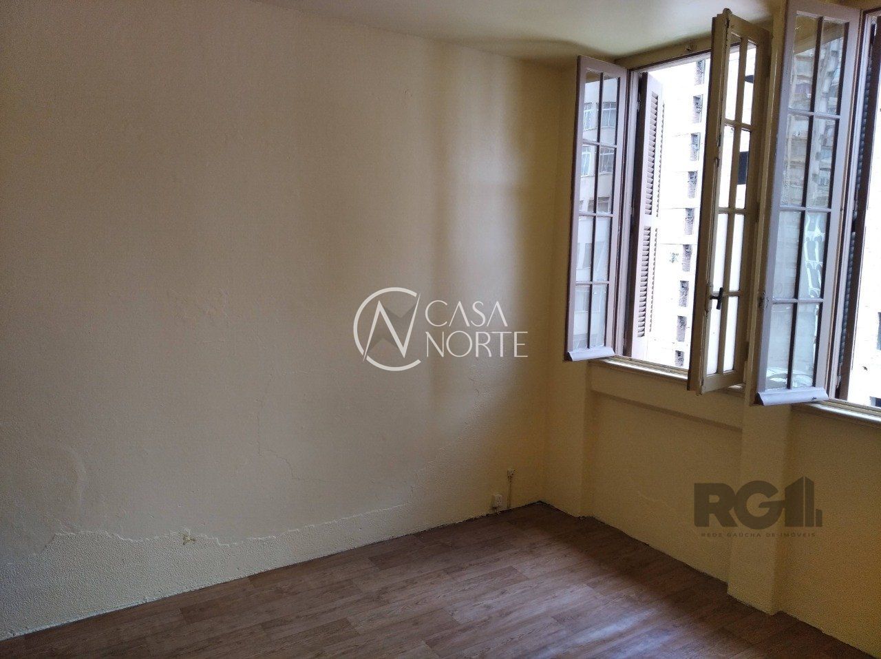 Sala Comercial à venda , 28m², Praça Otávio Rocha no bairro Centro Histórico em Porto Alegre