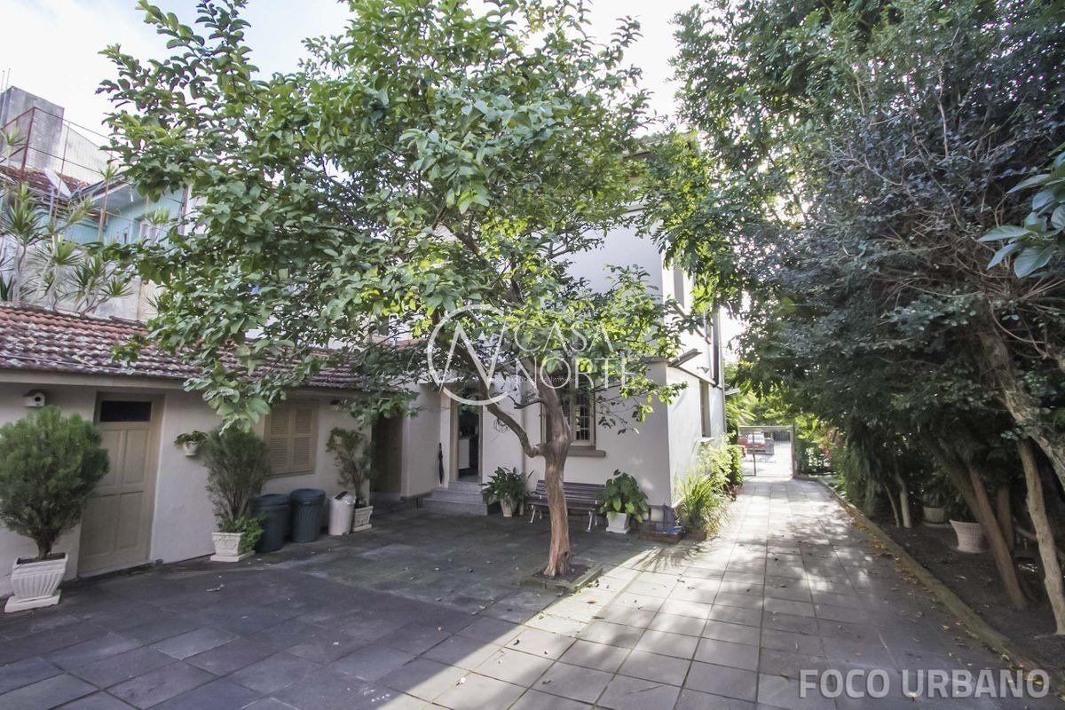 Casa à venda com 4 quartos, 500m², 6 vagas, Rua Silveiro no bairro Menino Deus em Porto Alegre