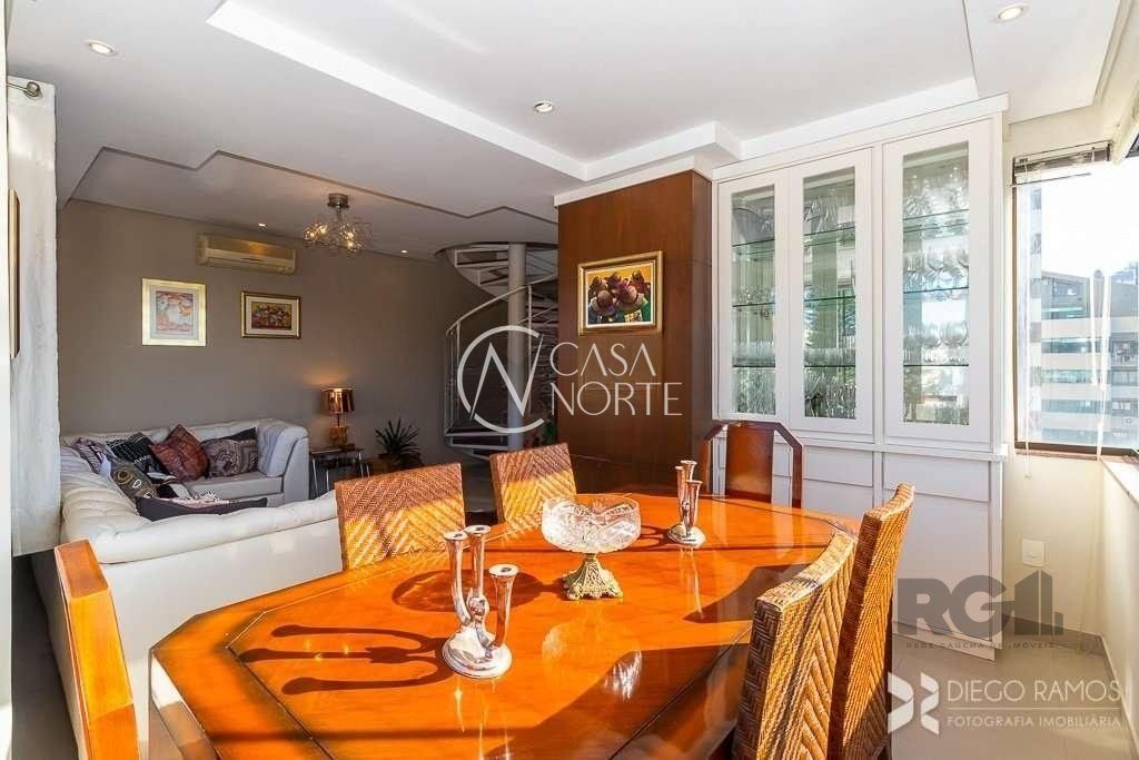 Cobertura à venda com 3 quartos, 185m², 1 suíte, 2 vagas, Rua Faria Santos no bairro Petrópolis em Porto Alegre