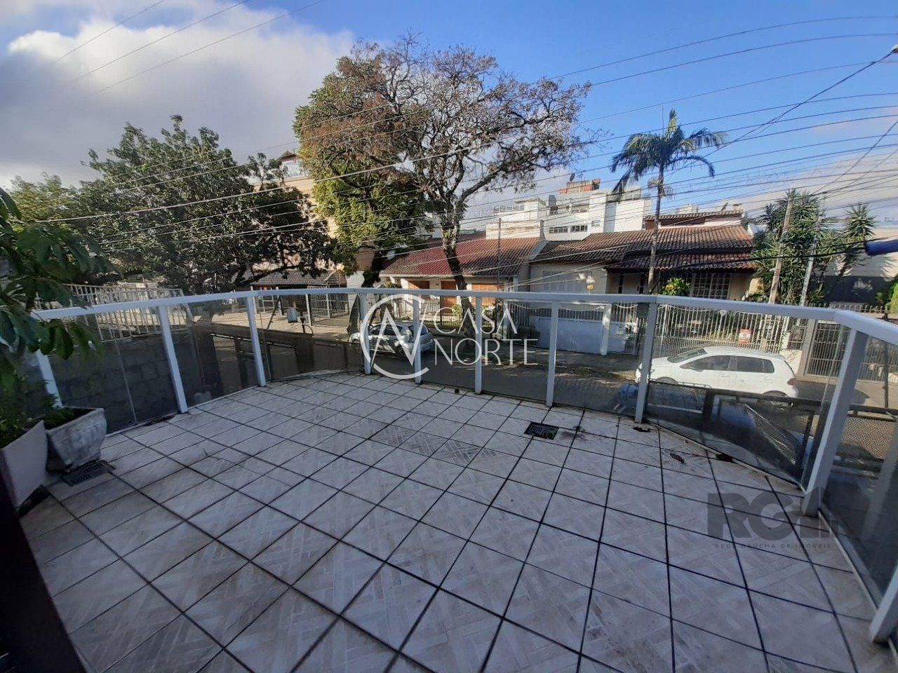 Casa à venda com 3 quartos, 254m², 1 suíte, 4 vagas, Rua Eurico Lara no bairro Medianeira em Porto Alegre