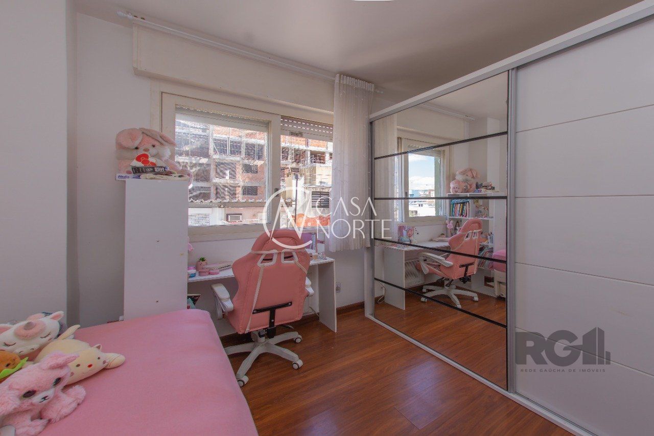 Apartamento à venda com 3 quartos, 104m², 1 suíte, 1 vaga, Rua Tomaz Flores no bairro Independência em Porto Alegre