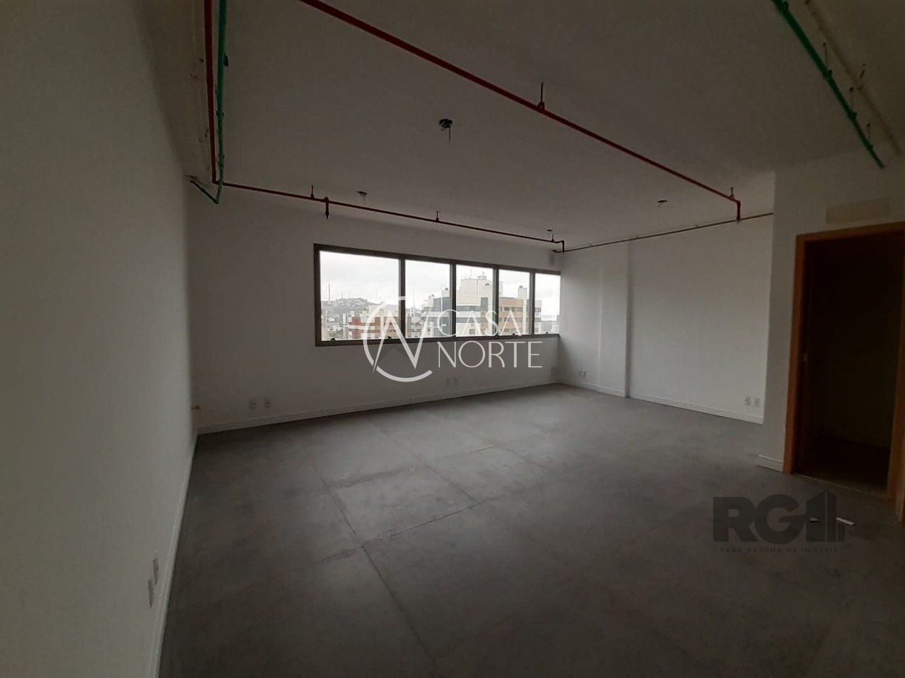 Sala Comercial à venda , 41m², Avenida Getúlio Vargas no bairro Menino Deus em Porto Alegre