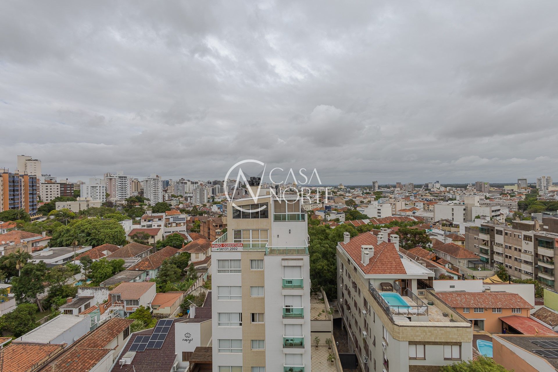 Cobertura à venda com 3 quartos, 211m², 1 suíte, 3 vagas, Rua Marcelo Gama no bairro São João em Porto Alegre
