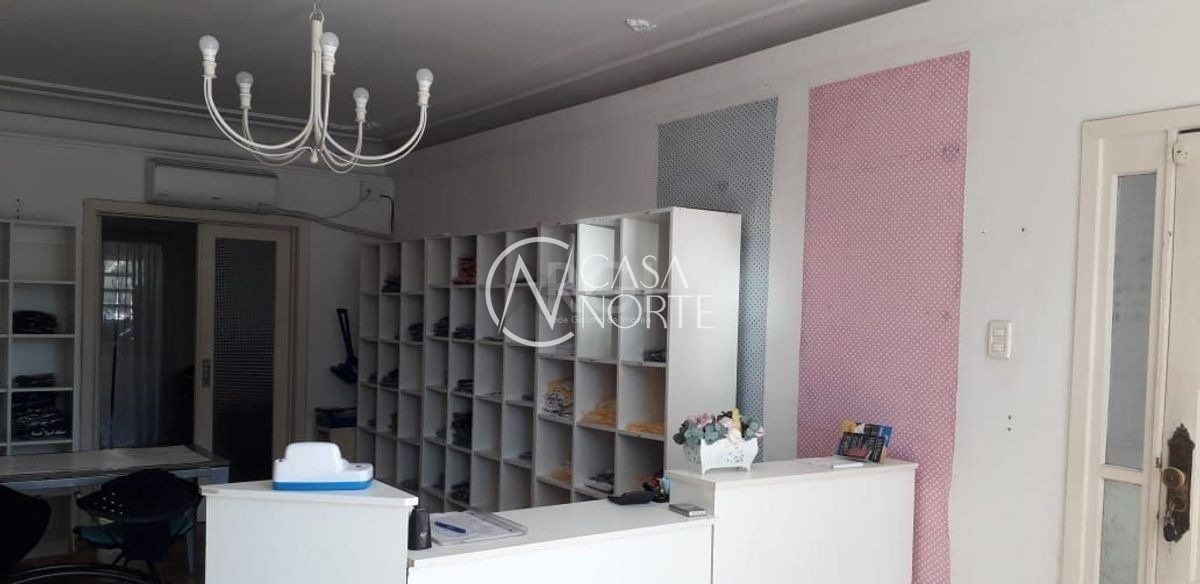 Casa à venda com 4 quartos, 250m², 1 suíte, 3 vagas, Rua Silveiro no bairro Menino Deus em Porto Alegre