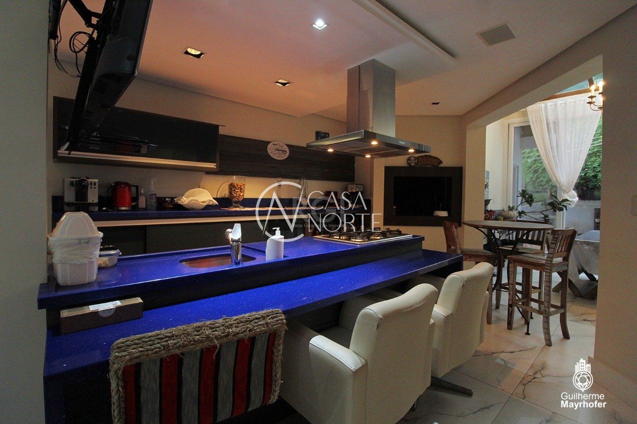 Casa à venda com 4 quartos, 650m², 3 suítes, 4 vagas, Rua Professor Ulisses Cabral no bairro Chácara das Pedras em Porto Alegre