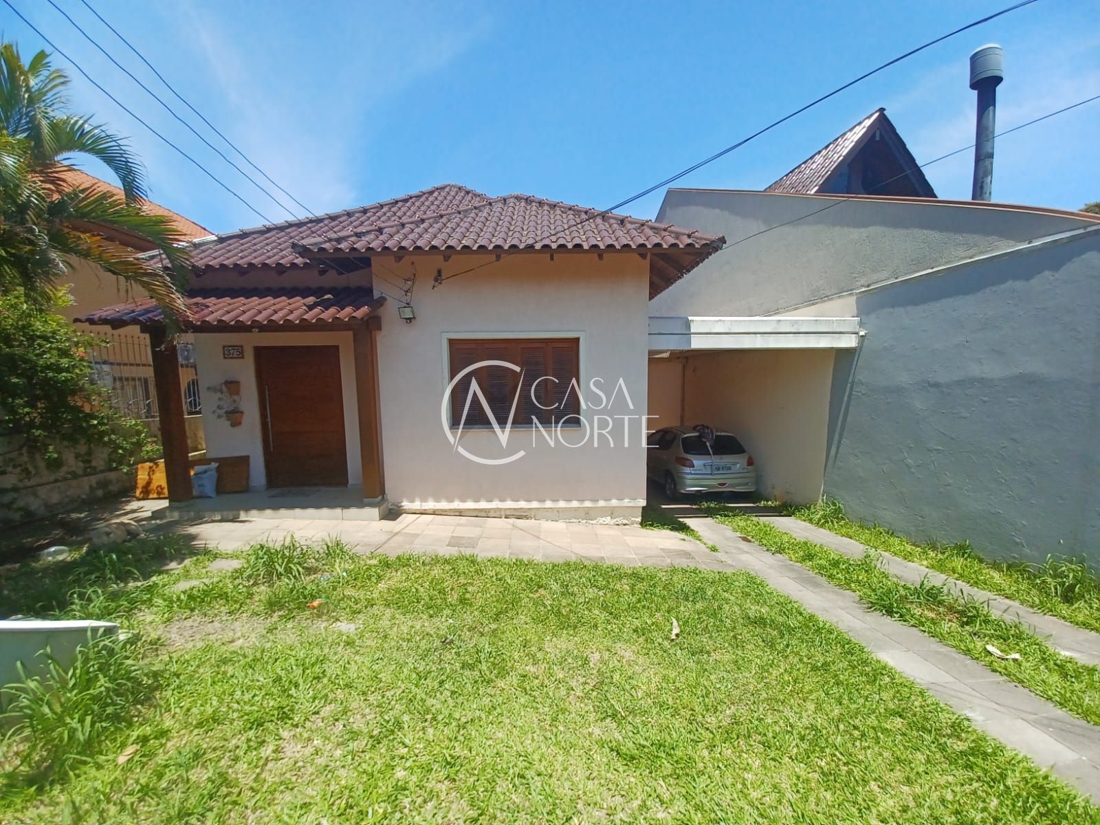 Casa à venda com 3 quartos, 189m², 1 suíte, 3 vagas, Rua Coronel Neves no bairro Medianeira em Porto Alegre