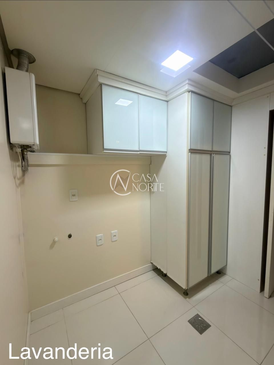 Apartamento à venda com 2 quartos, 48m², 1 suíte, 1 vaga, Rua Dezessete de Junho no bairro Menino Deus em Porto Alegre
