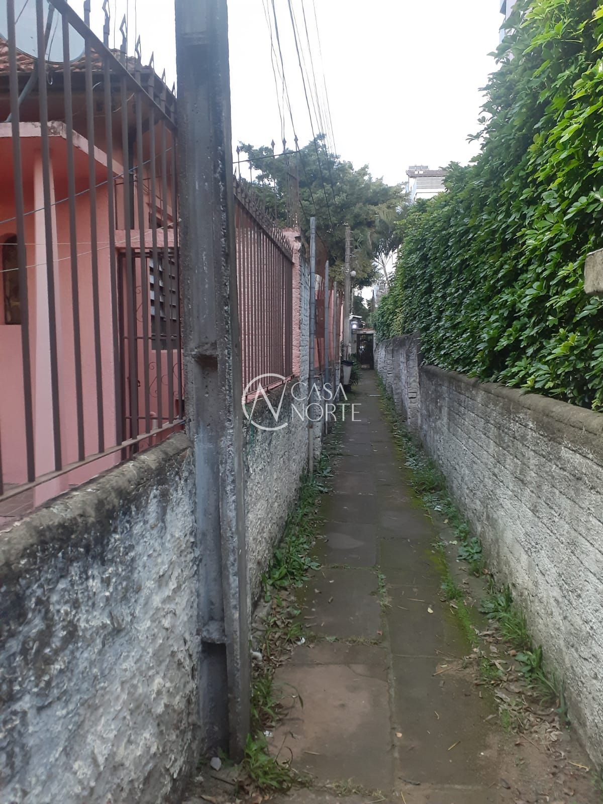 Casa à venda com 3 quartos, 101m², 2 vagas, Rua São Francisco no bairro Santana em Porto Alegre