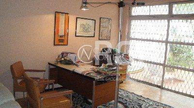 Casa à venda com 3 quartos, 125m², 5 vagas, Rua Augusto Melecchi no bairro Menino Deus em Porto Alegre