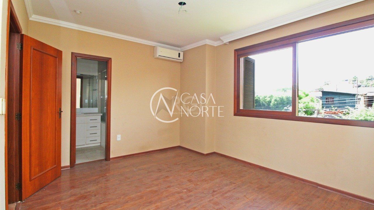 Casa de Condomínio à venda com 3 quartos, 213m², 1 suíte, 2 vagas, Rua Curupaiti no bairro Cristal em Porto Alegre