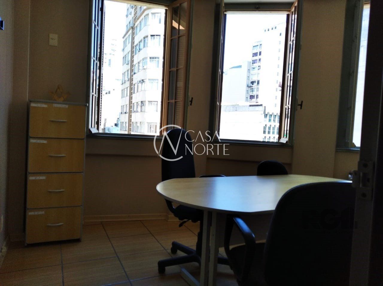 Sala Comercial à venda , 42m², Praça Otávio Rocha no bairro Centro Histórico em Porto Alegre