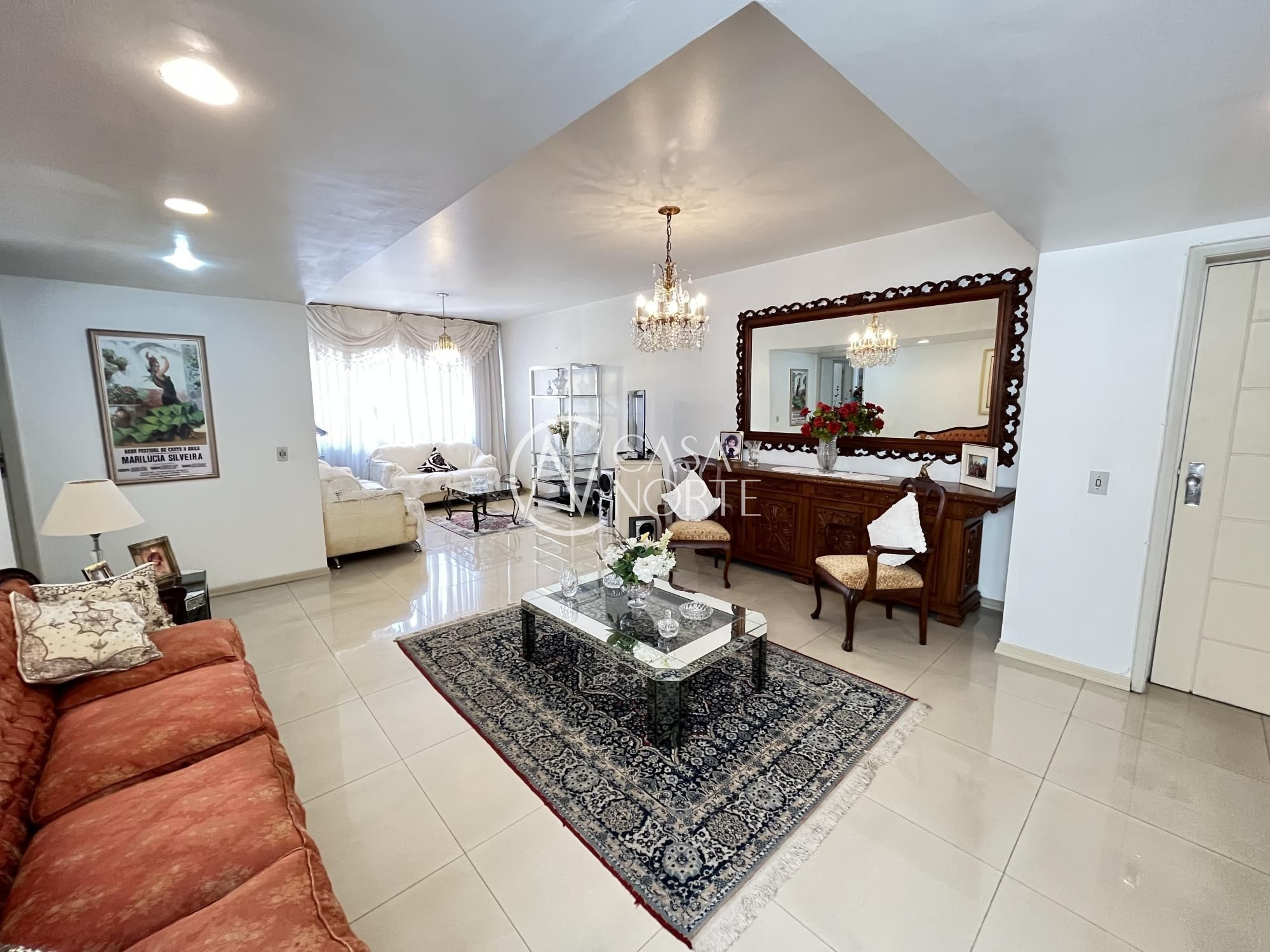 Apartamento à venda com 3 quartos, 190m², 1 suíte, 1 vaga, Rua Duque de Caxias no bairro Centro Histórico em Porto Alegre