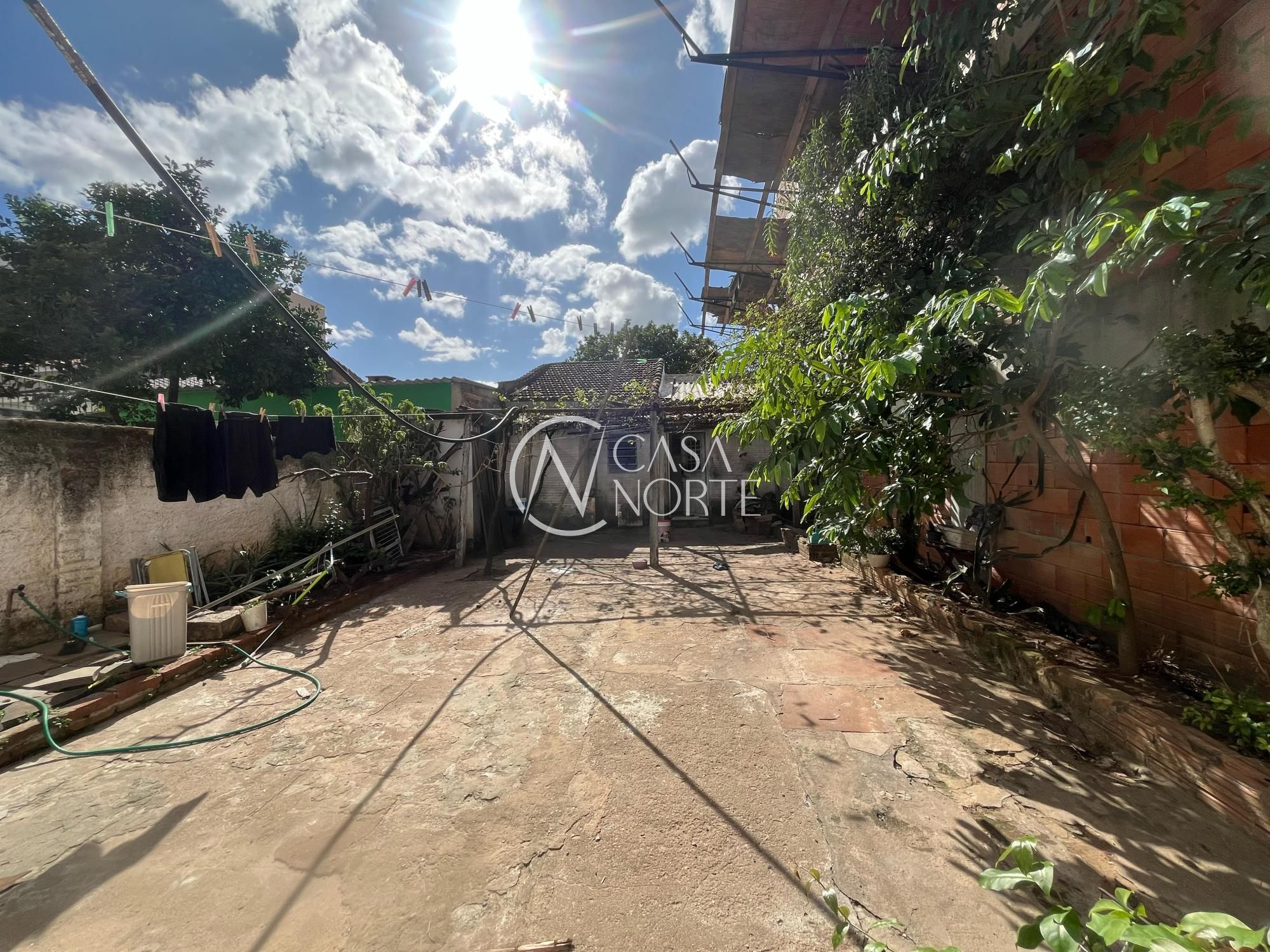 Casa à venda com 3 quartos, 281m², 1 suíte, 2 vagas, Rua Vicente da Fontoura no bairro Rio Branco em Porto Alegre