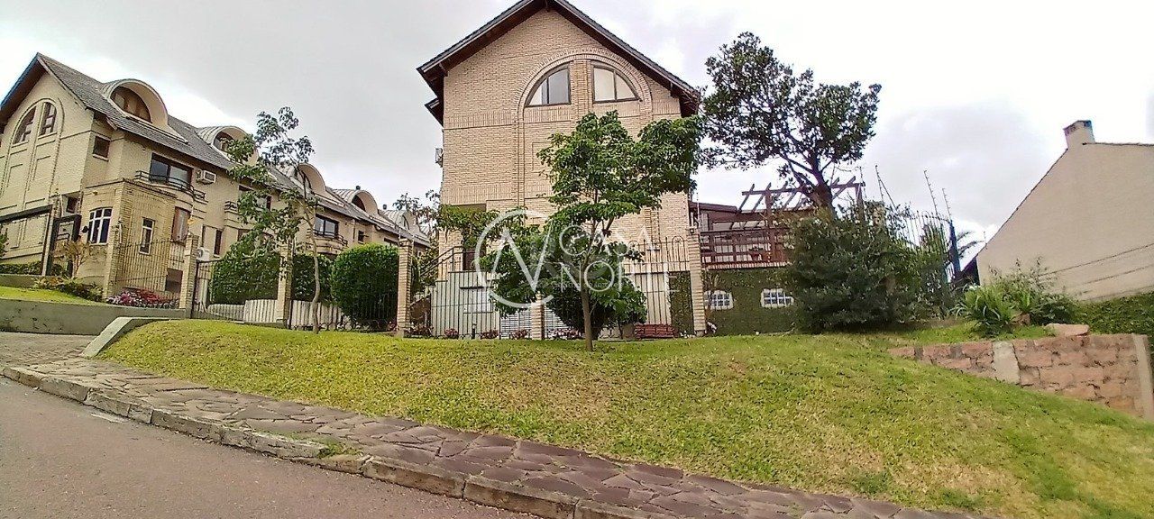 Casa de Condomínio à venda com 3 quartos, 204m², 1 suíte, 2 vagas, Rua Curupaiti no bairro Cristal em Porto Alegre